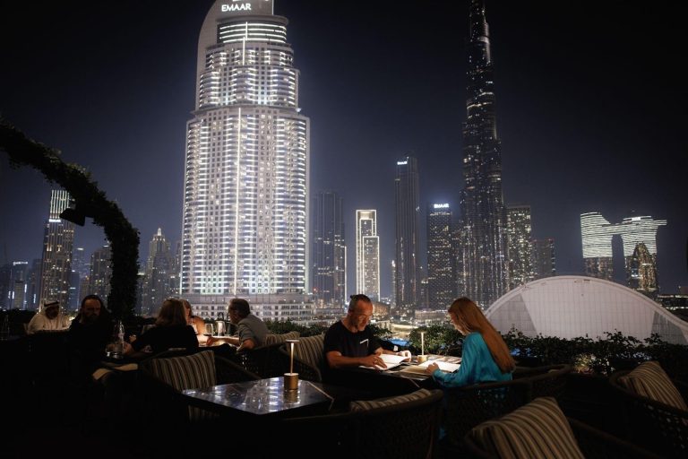 Need romantic dinner places in Dubai on Christmas Eve?